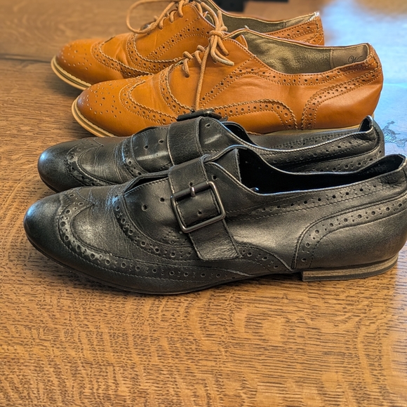 Women's Leather Oxford Brogues - Black and Tan - Picture 2 of 9